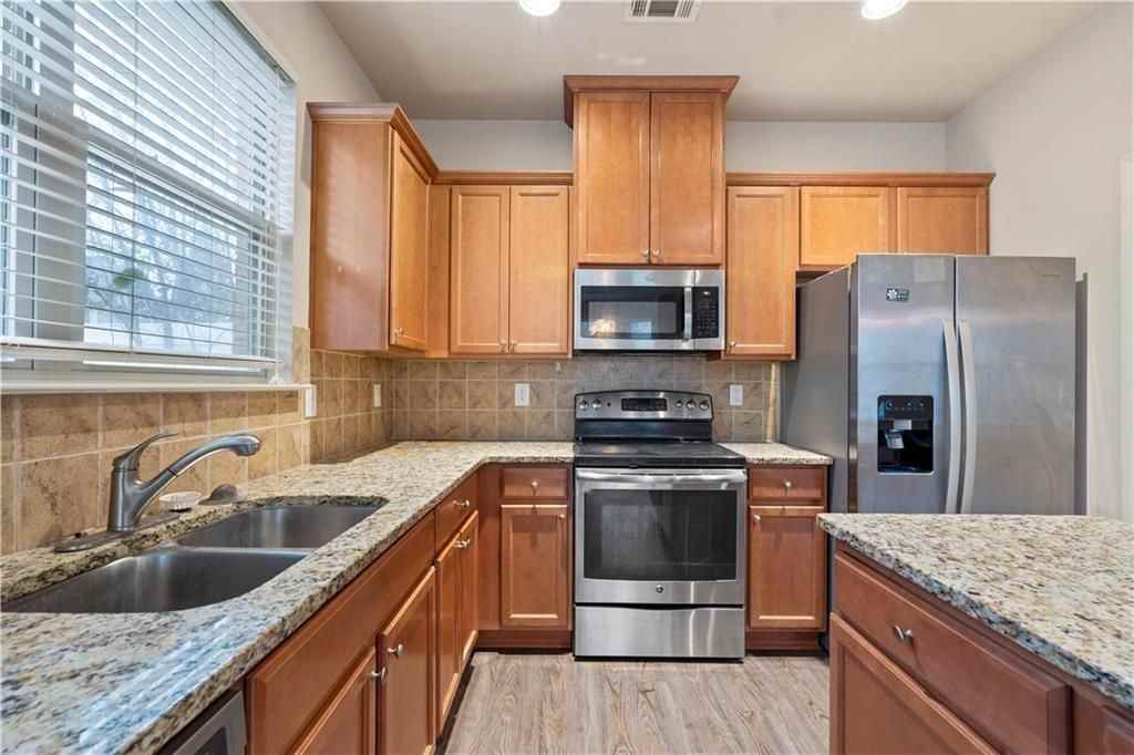 3879 Brockenhurst Dr - Photo 7 of 19