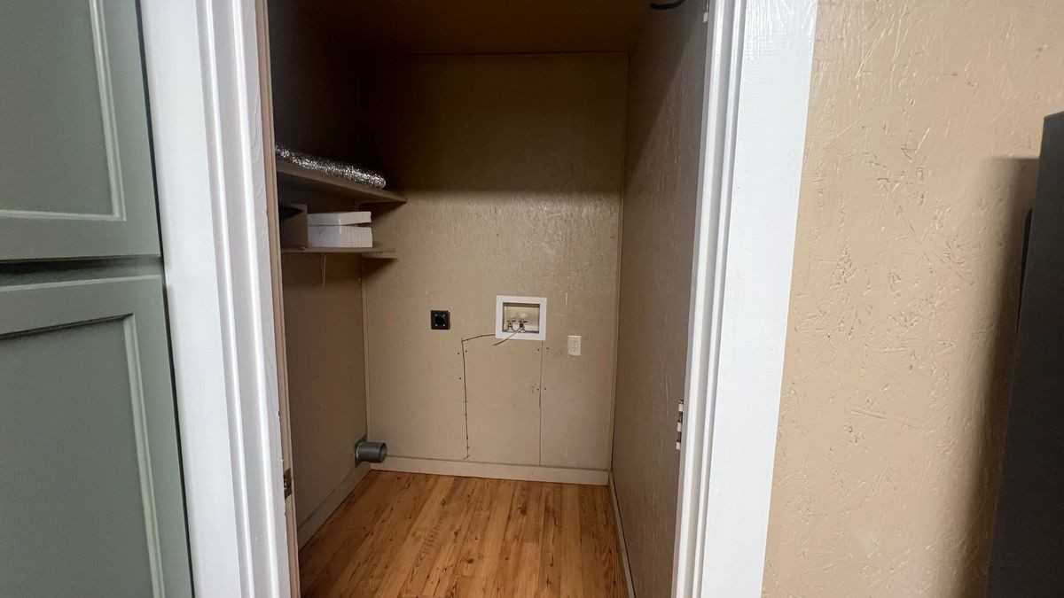 22712 Creekwood Dr - Photo 2 of 15