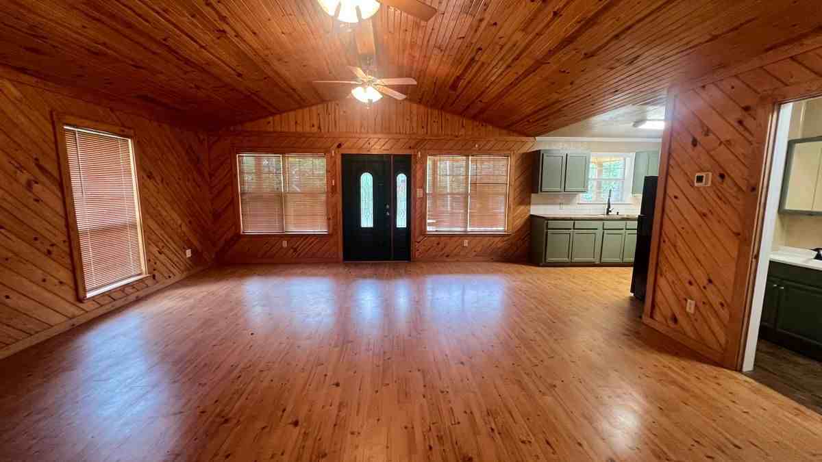 22712 Creekwood Dr - Photo 3 of 15