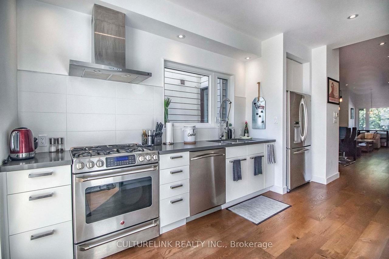 121 Montrose Avenue - Photo 3 of 22