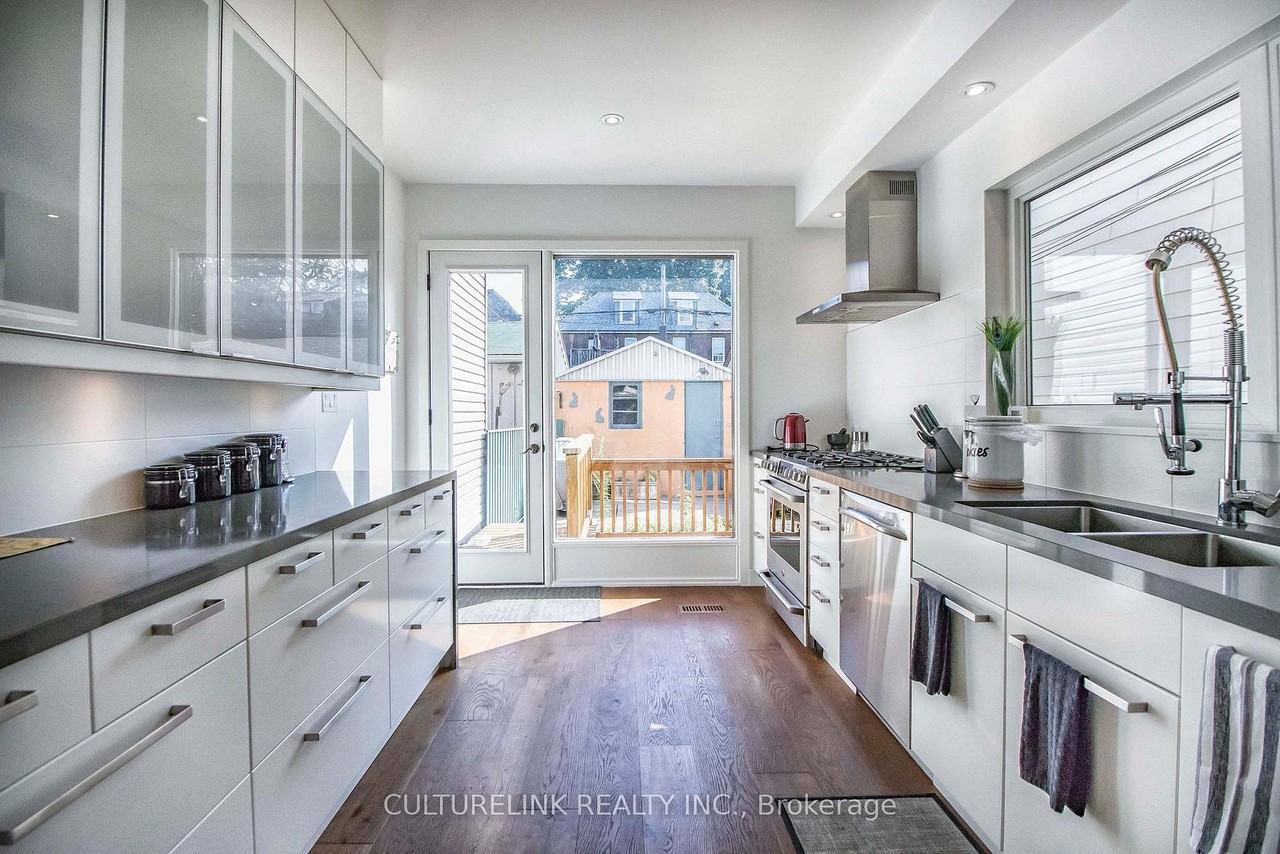 121 Montrose Avenue - Photo 4 of 22