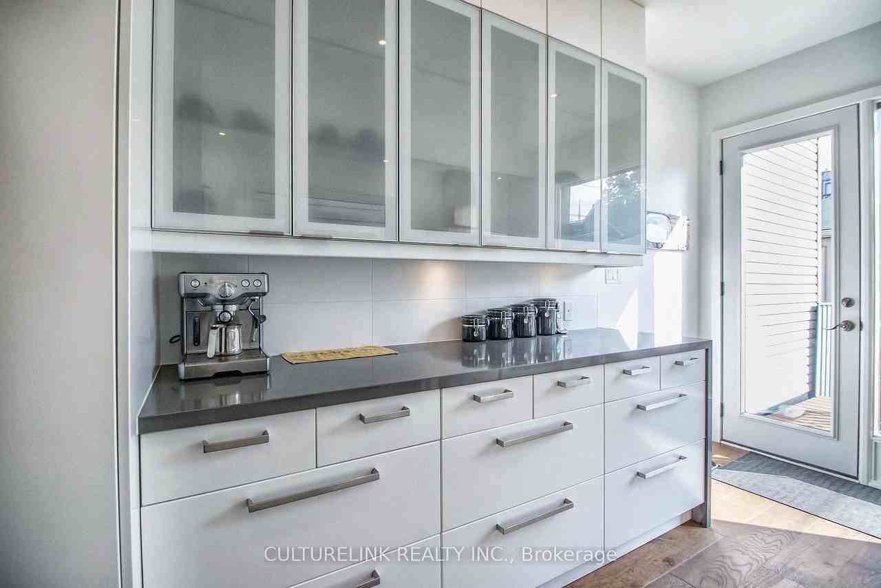 121 Montrose Avenue - Photo 5 of 22