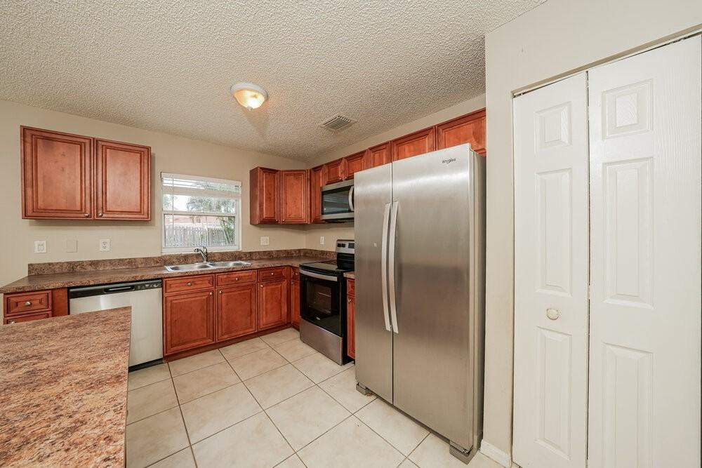 7142 Davit Cir - Photo 7 of 17