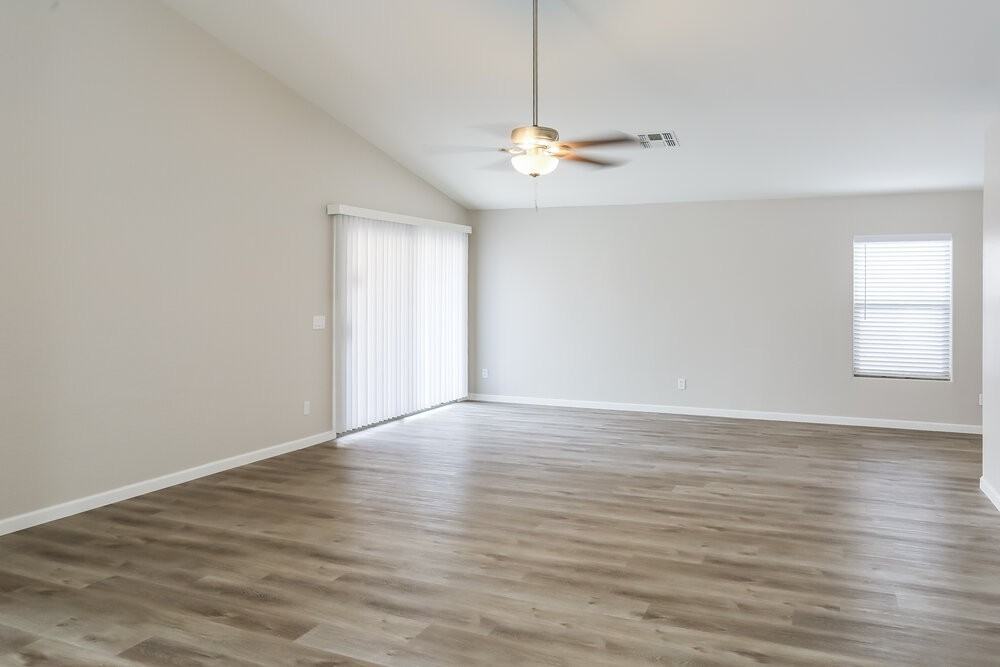 7334 W Lamar Rd - Photo 3 of 17