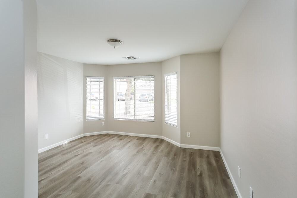 7334 W Lamar Rd - Photo 6 of 17