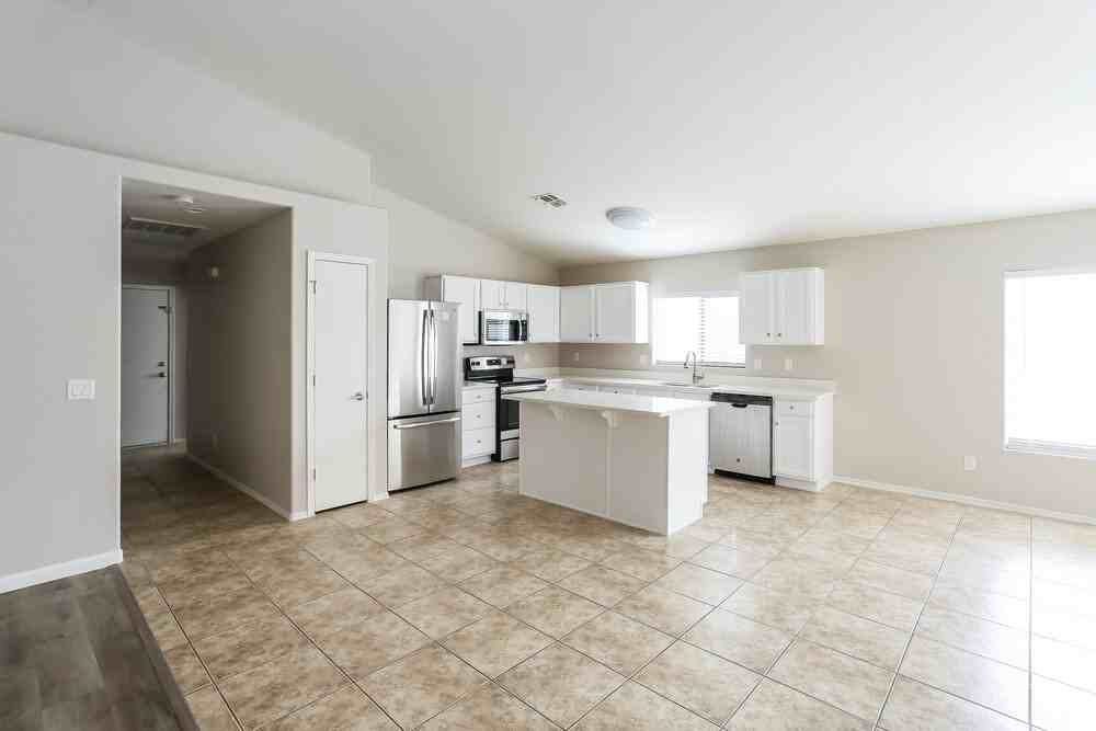 7334 W Lamar Rd - Photo 7 of 17
