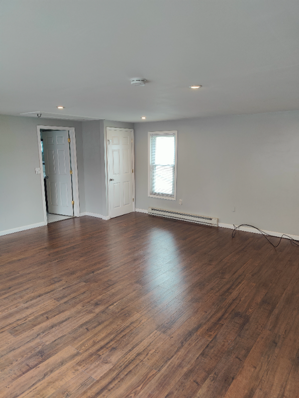 1172 Wyoming Ave - Photo 4 of 33