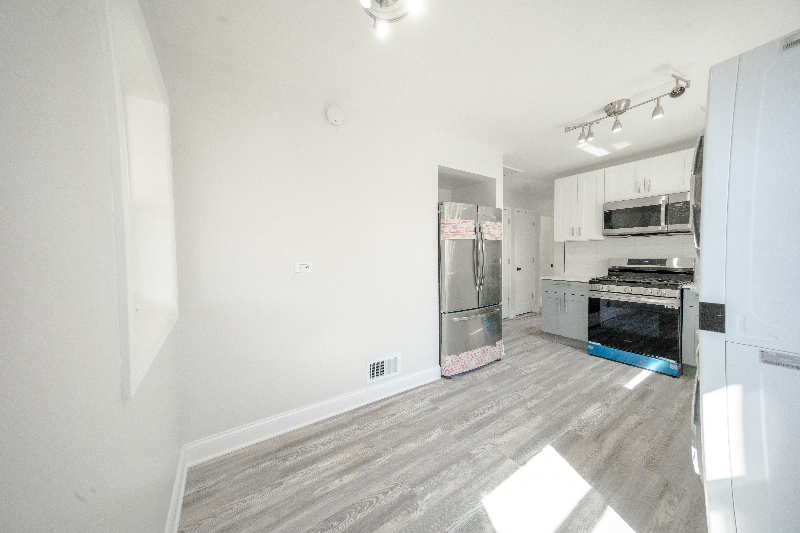 2242 N Lavergne Ave #2 - Photo 3 of 19