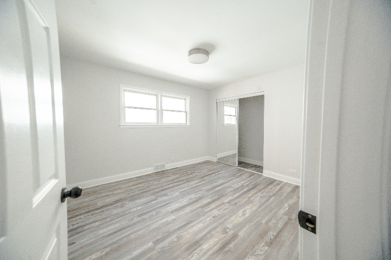 2242 N Lavergne Ave #2 - Photo 7 of 19