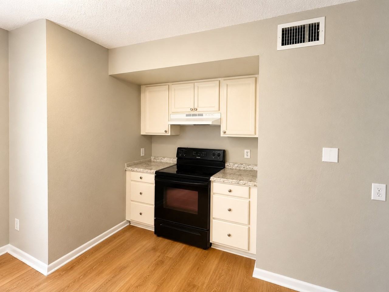 2323 Sw Stratford Gln #104 - Photo 5 of 13