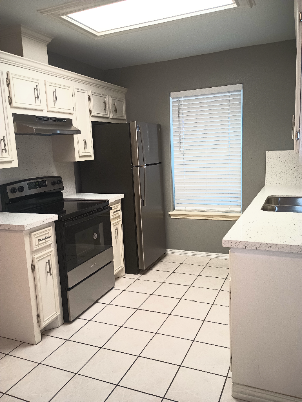 2209 N Erica St - Photo 4 of 11