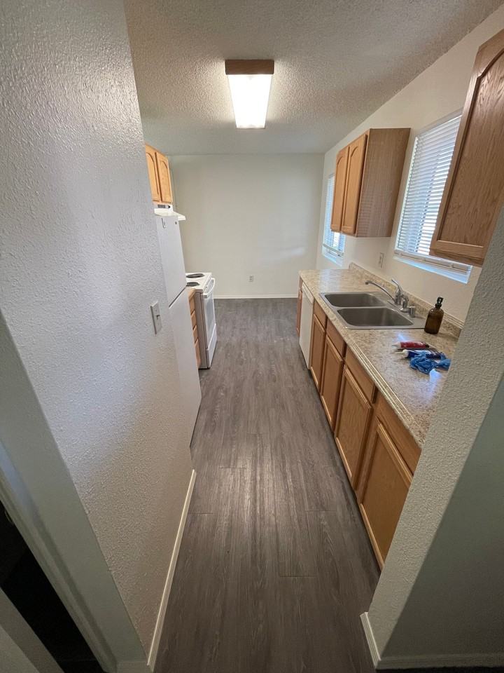 421 N Davis St #1 - Photo 3 of 9