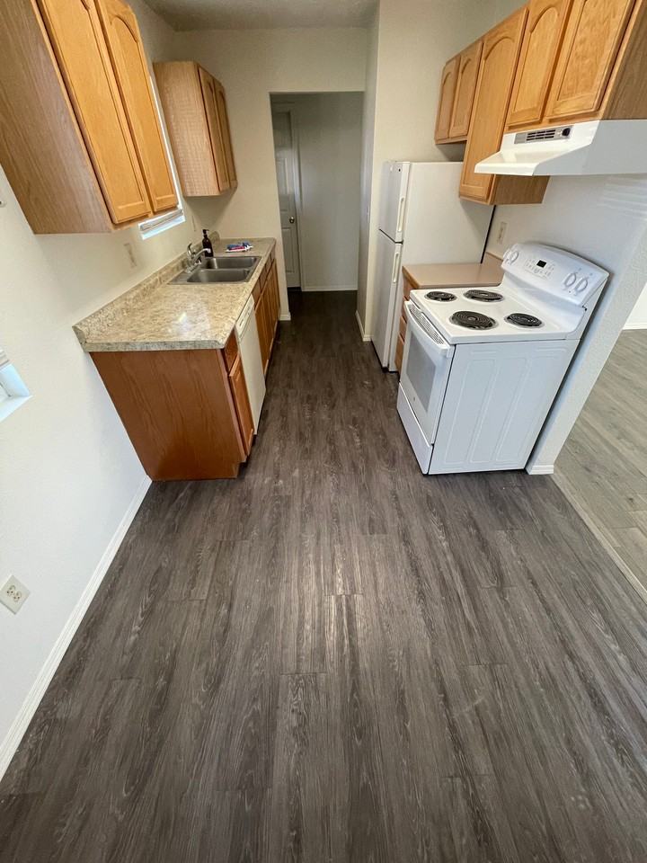 421 N Davis St #1 - Photo 4 of 9