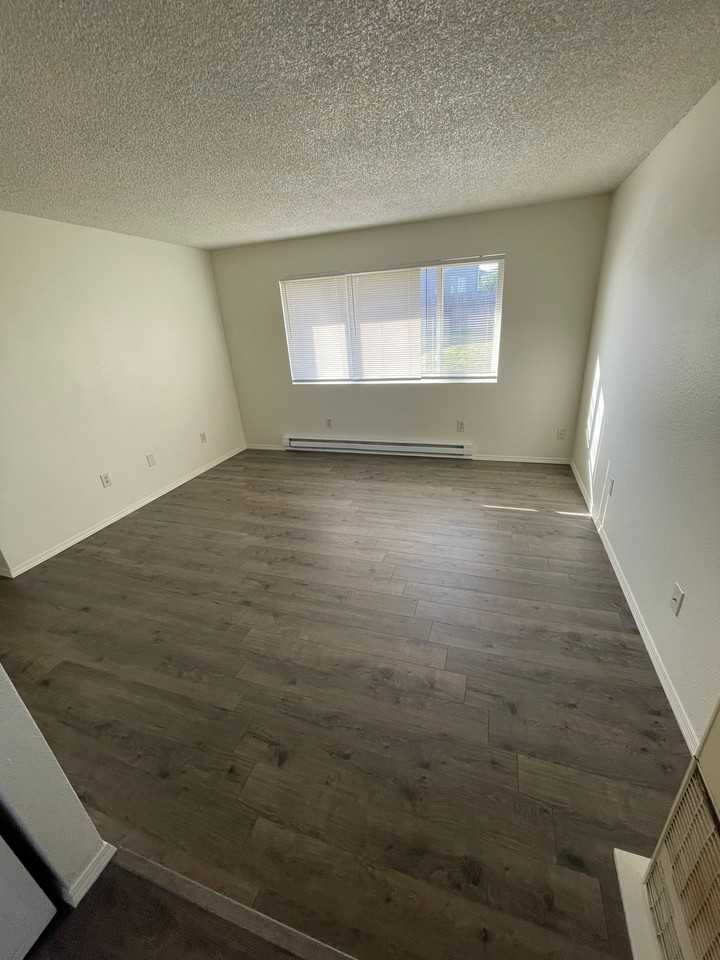 421 N Davis St #1 - Photo 5 of 9