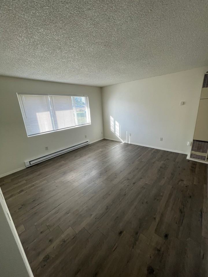 421 N Davis St #1 - Photo 6 of 9