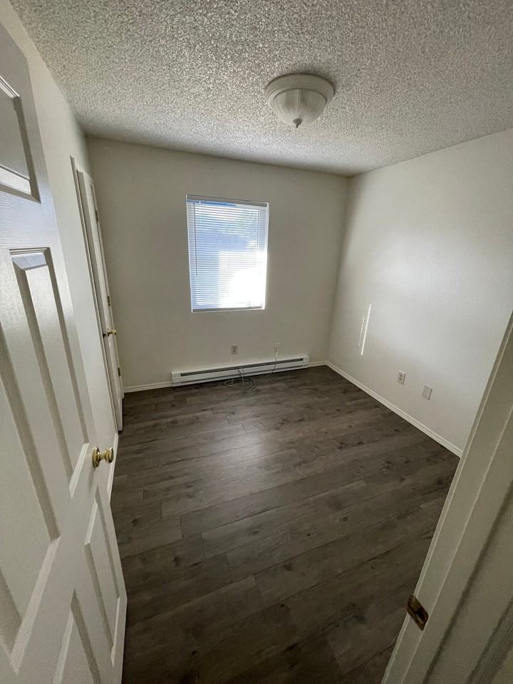 421 N Davis St #1 - Photo 7 of 9