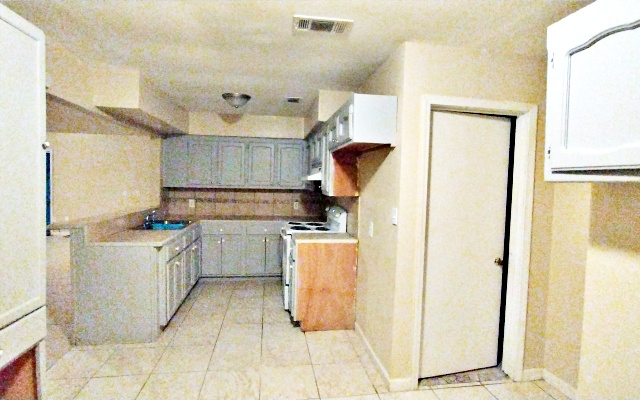 5744 Guice Dr - Photo 3 of 14