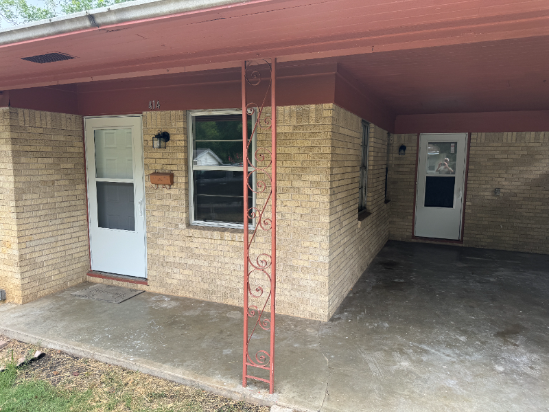 414 Woodlawn Ave - Photo 5 of 14