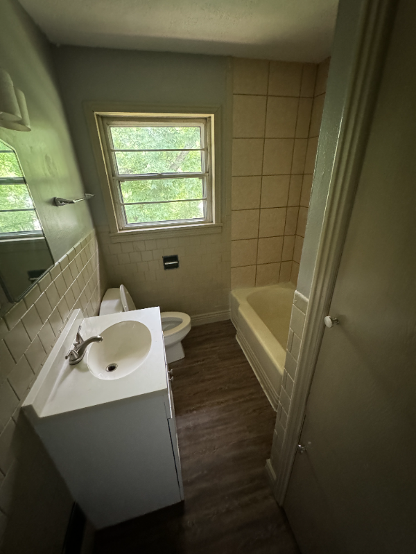 414 Woodlawn Ave - Photo 7 of 14