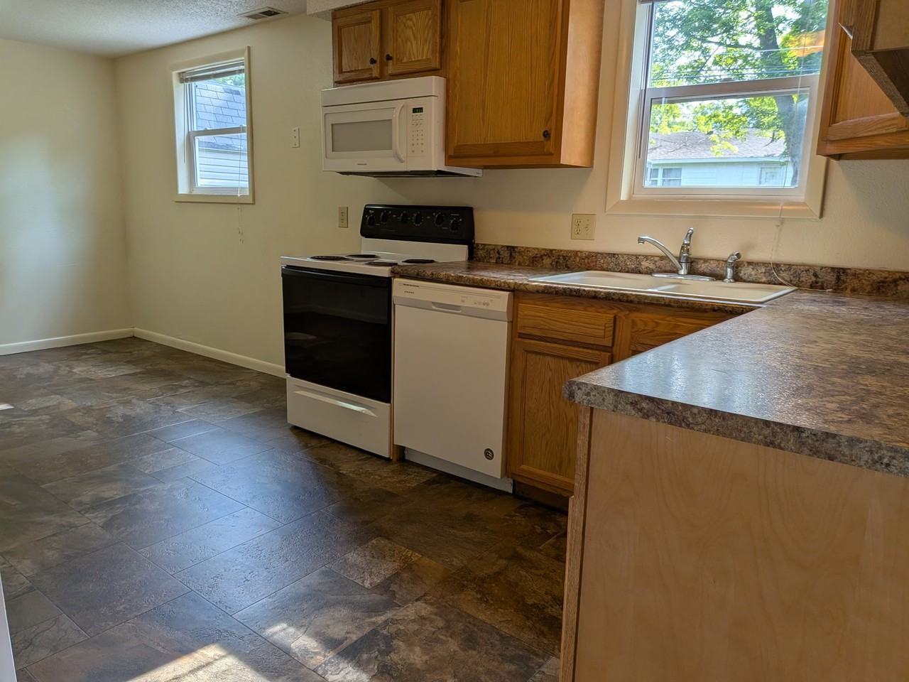 206 La Choy Dr - Photo 3 of 7