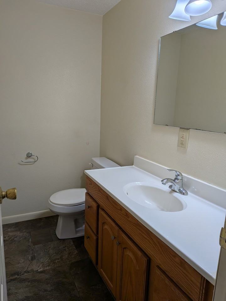 206 La Choy Dr - Photo 5 of 7