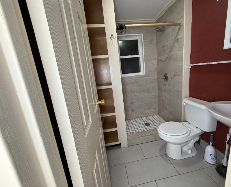 2455 Gervais St #B - Photo 5 of 13