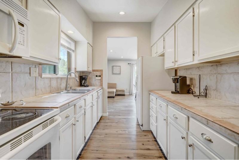 409 Edgewood Dr - Photo 4 of 19