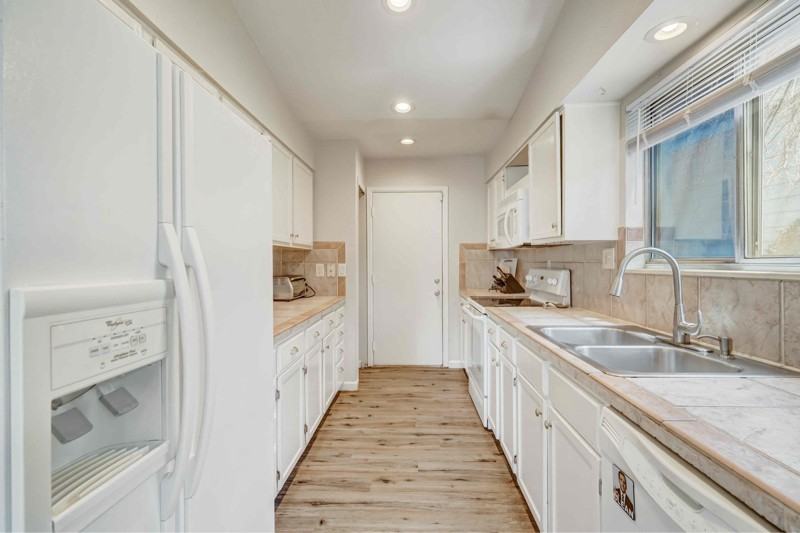 409 Edgewood Dr - Photo 5 of 19