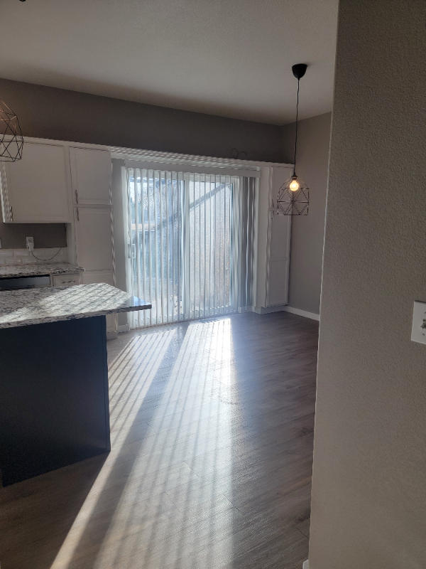911 Foxtail Ct - Photo 3 of 17
