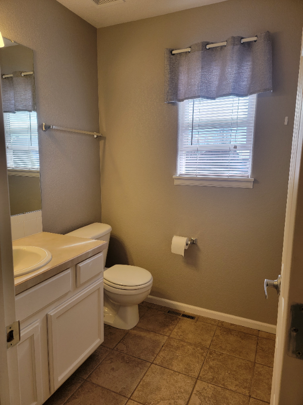 911 Foxtail Ct - Photo 7 of 17