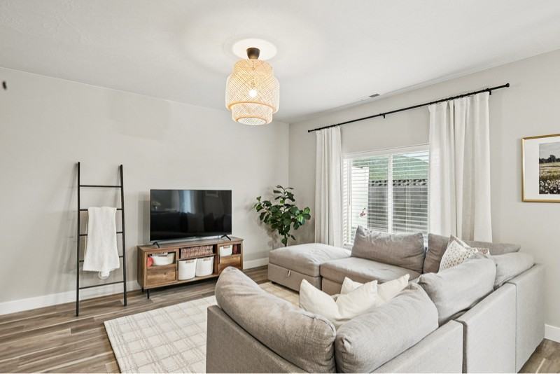 1547 W Pyrite Ln #C - Photo 4 of 20