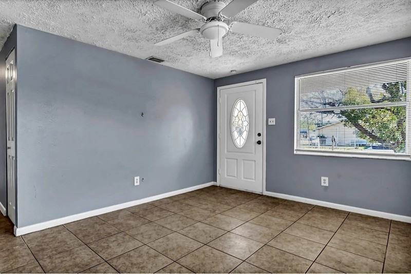 4301 W Arch St - Photo 3 of 19