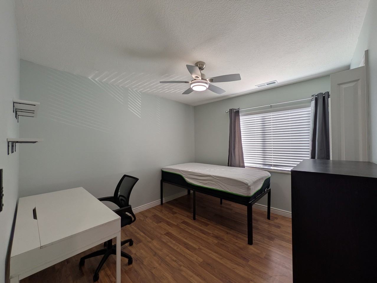 861 W Columbia Ln #21 - Photo 3 of 11
