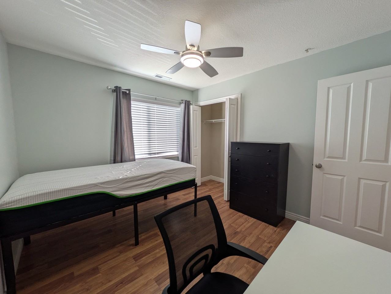 861 W Columbia Ln #21 - Photo 4 of 11