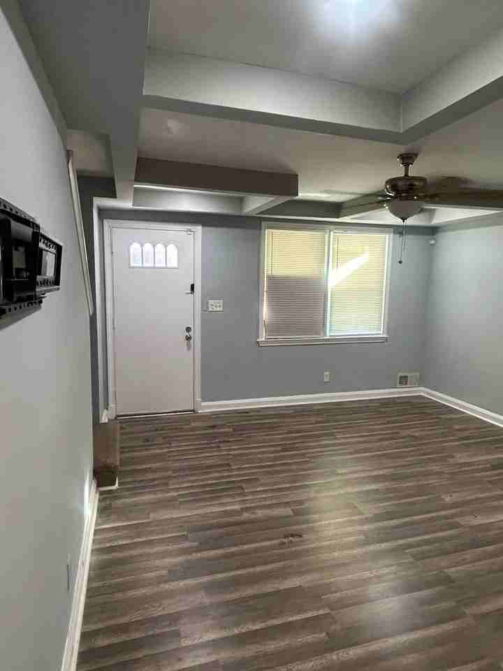 4230 Towanda Ave - Photo 2 of 40