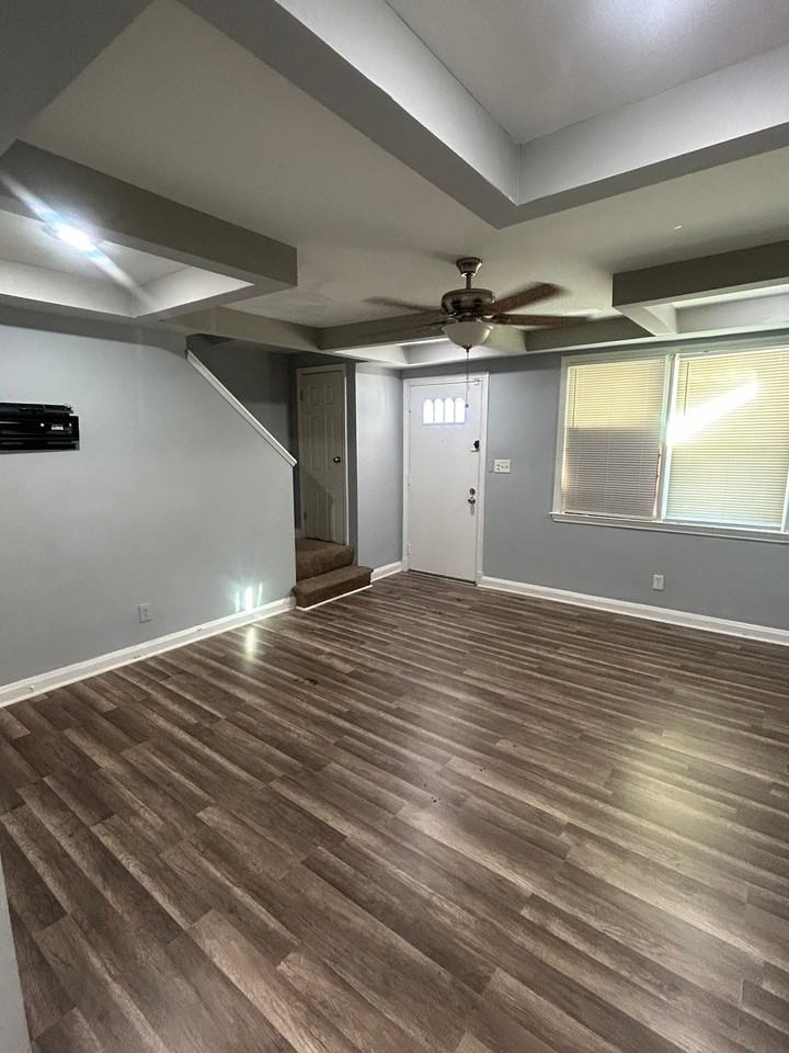 4230 Towanda Ave - Photo 3 of 40