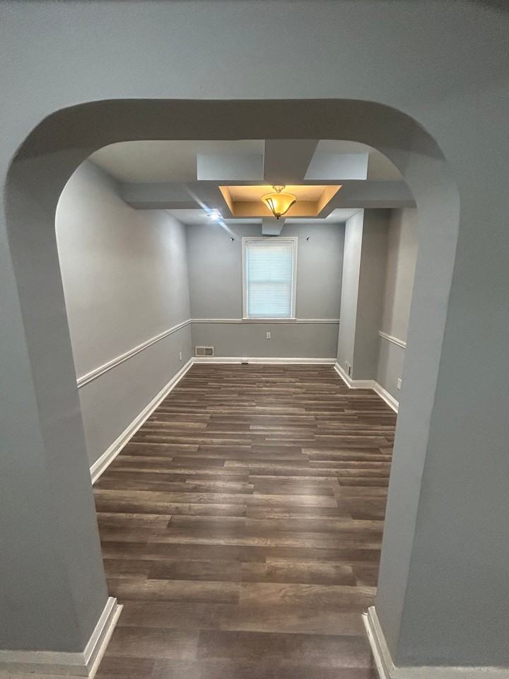 4230 Towanda Ave - Photo 5 of 40