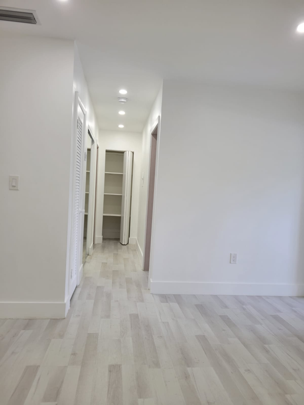 2174 Nestreet - Photo 2 of 7