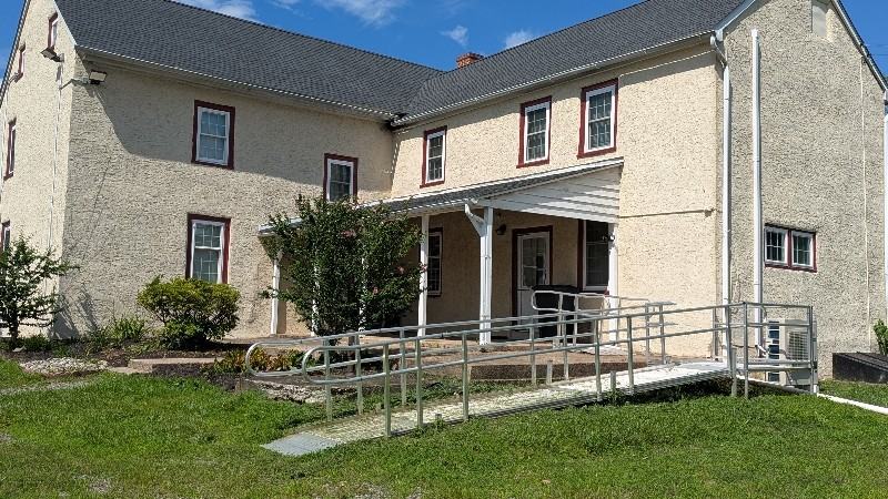 2848 E High St - Photo 2 of 33