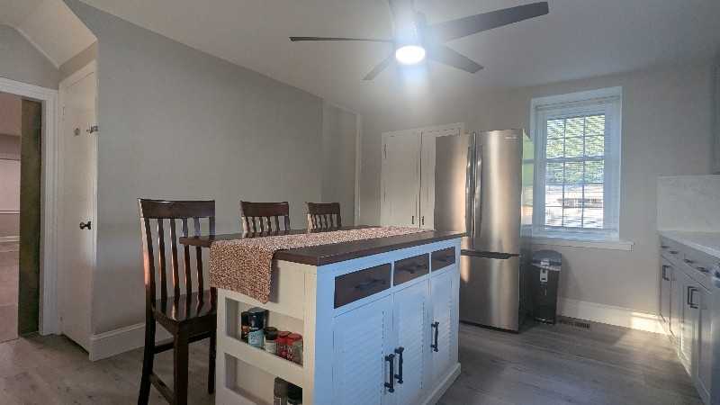 2848 E High St - Photo 4 of 33