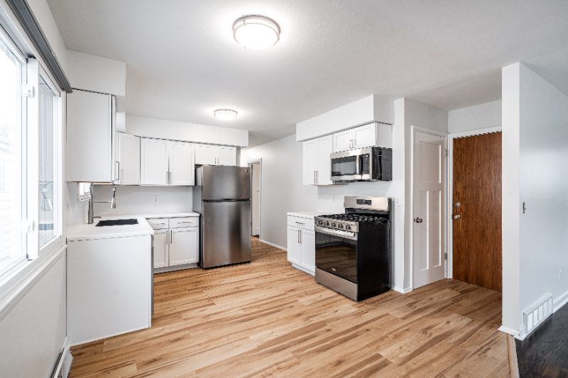 638 S 66th St - Photo 3 of 18