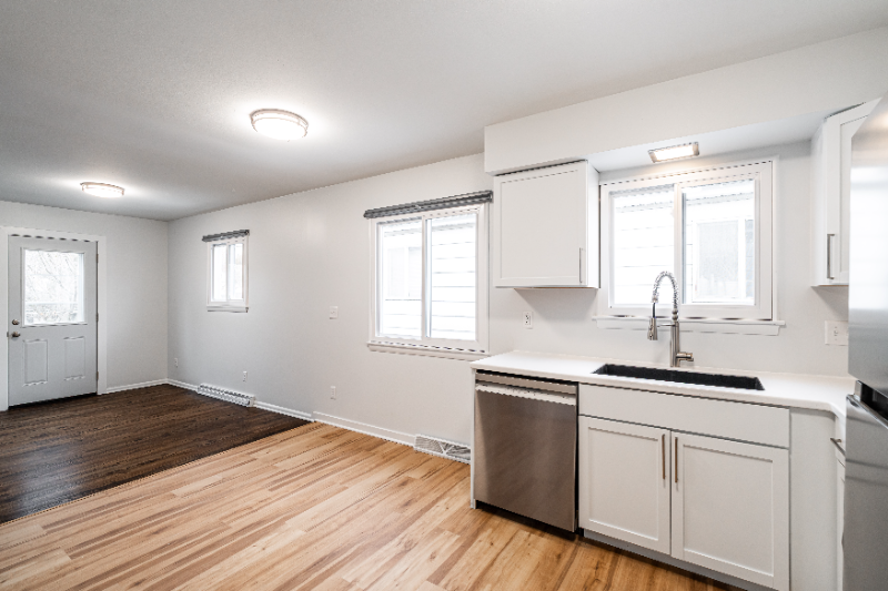 638 S 66th St - Photo 4 of 18