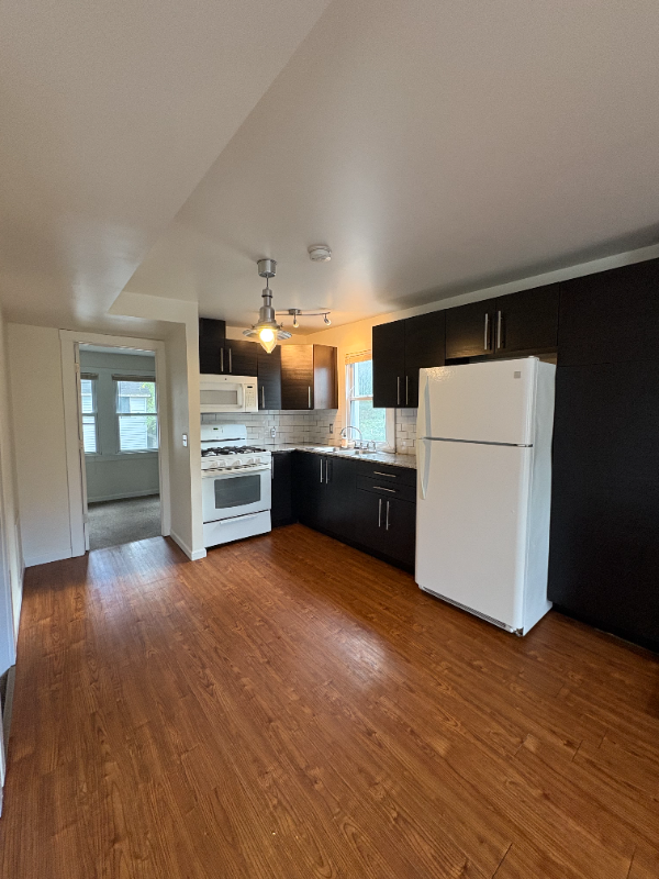15 Albany St #2 - Photo 3 of 11