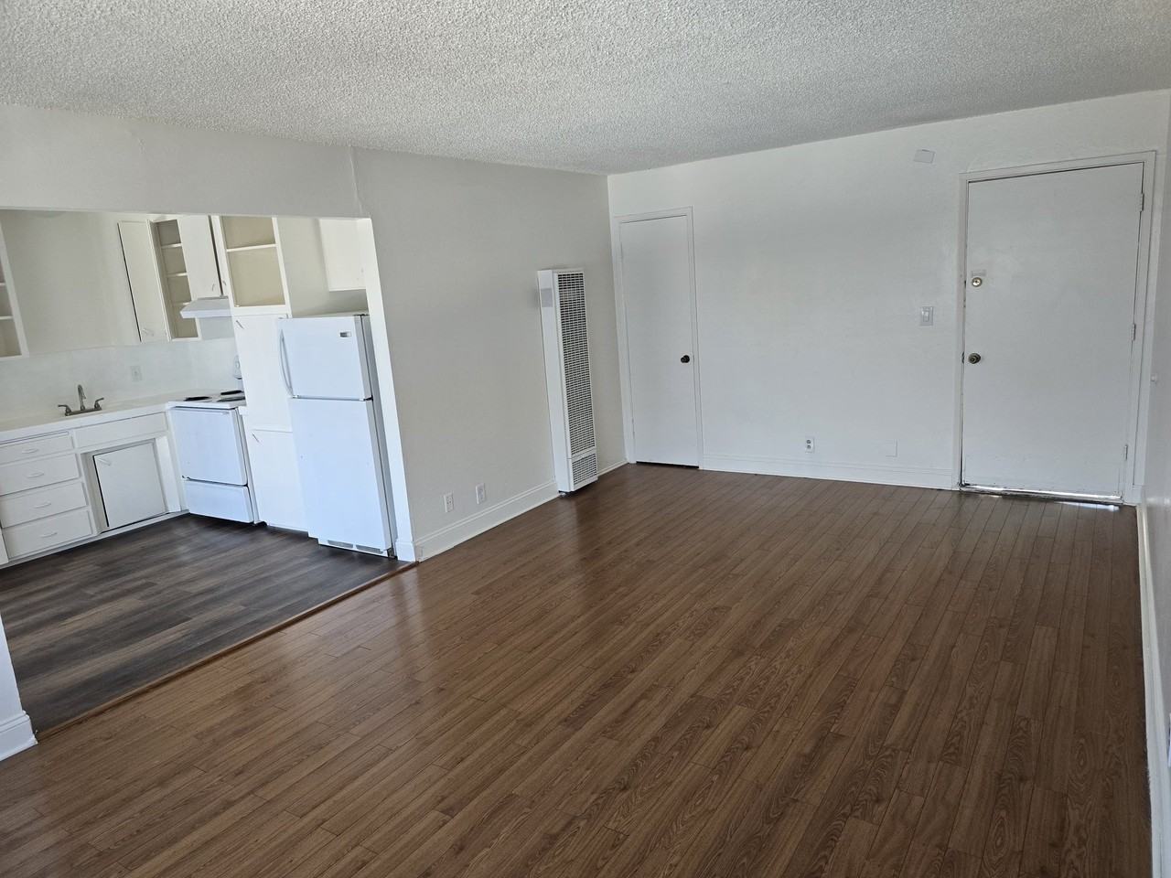 947 Tamarack Ln - Photo 2 of 8
