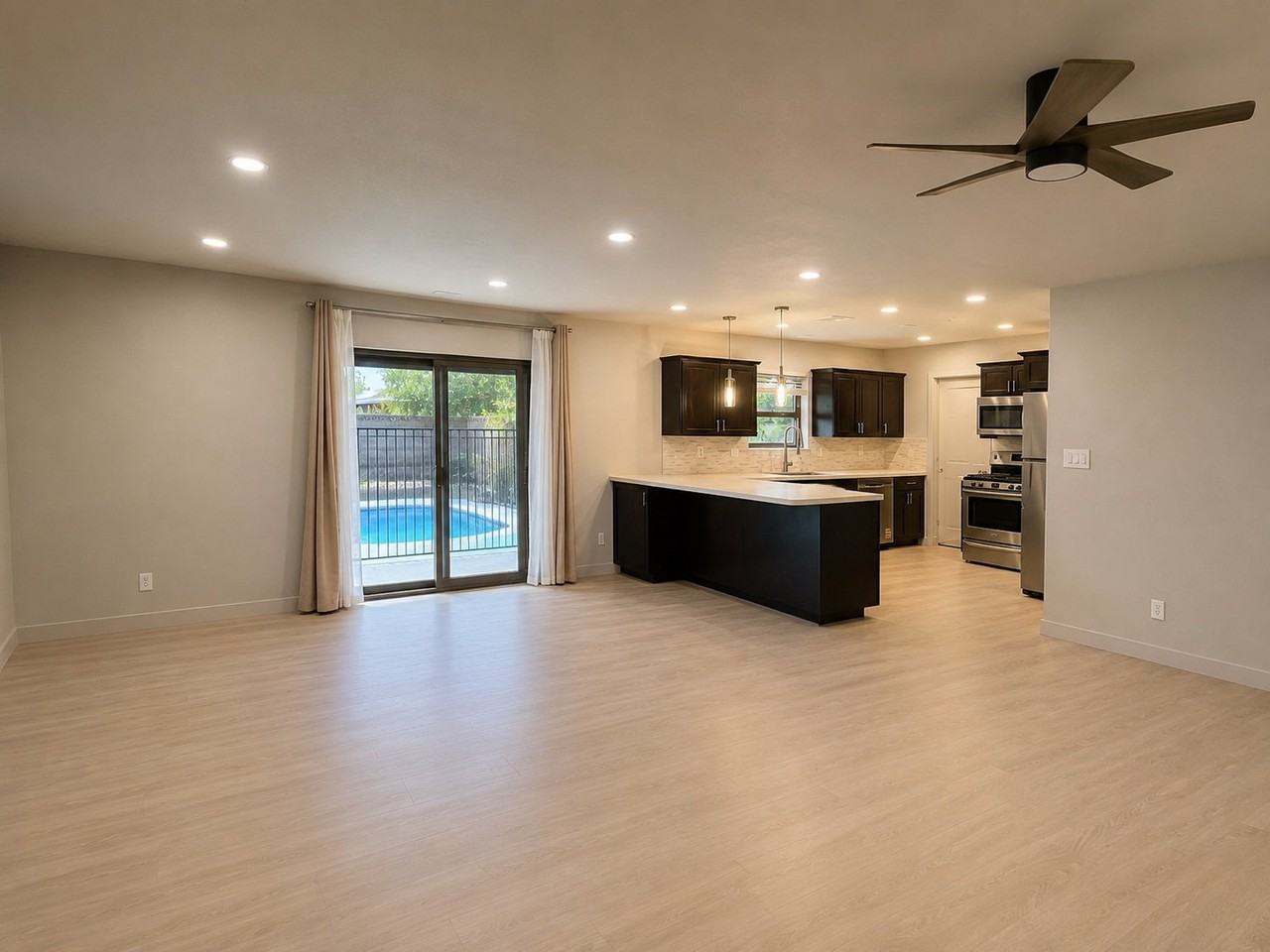 8611 E Vista Dr - Photo 3 of 14