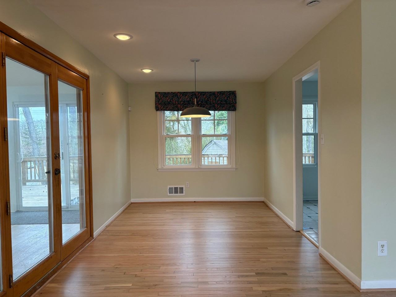 1211 Van Buren Cir - Photo 3 of 20