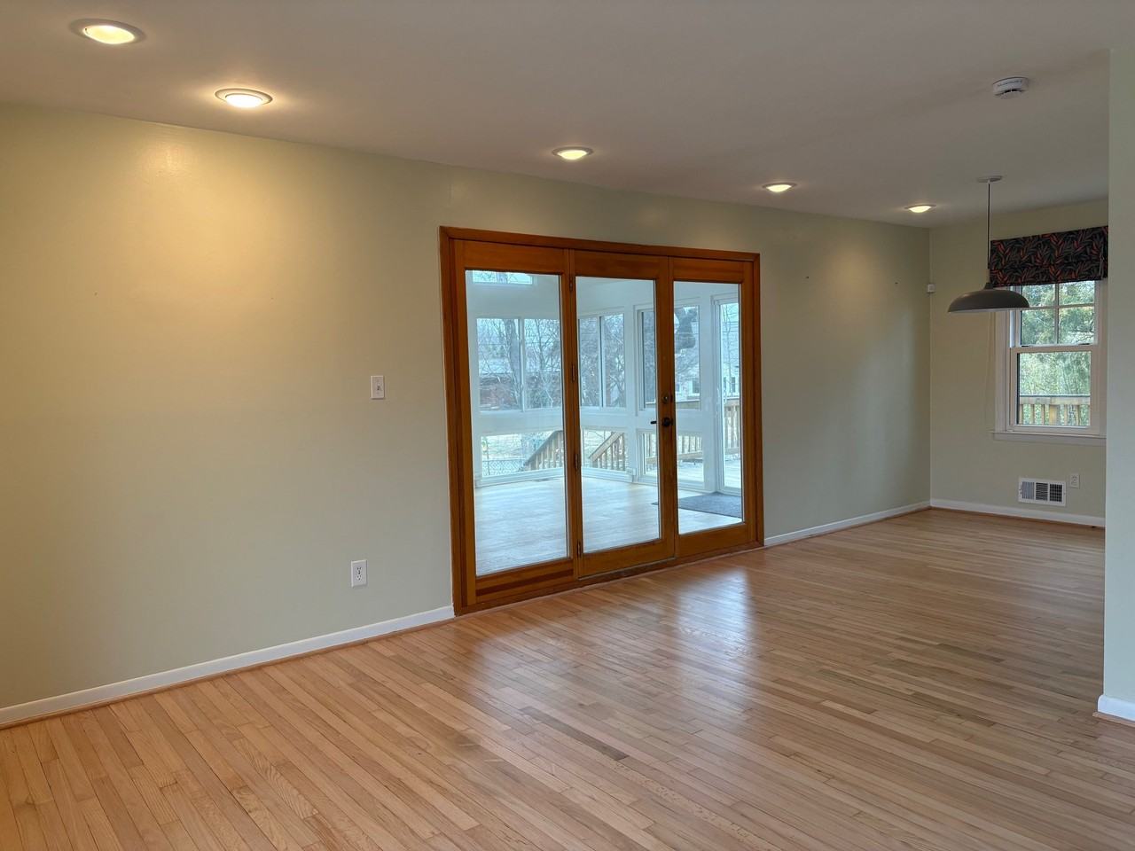 1211 Van Buren Cir - Photo 4 of 20