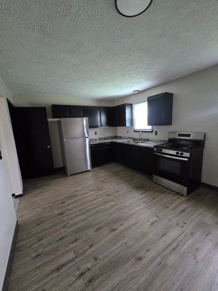 1413 E 38th St - Photo 2 of 18