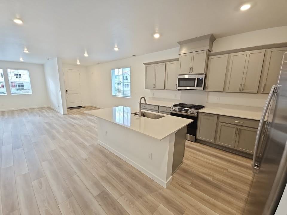 4138 W Perspective St - Photo 3 of 27