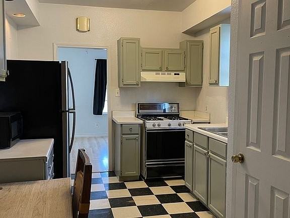 411 E Lachapelle - Photo 2 of 14
